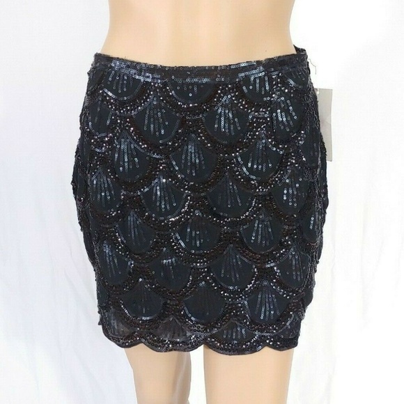 NWT Tobi Black Scalloped Sequin Mini Skirt - Picture 2 of 7
